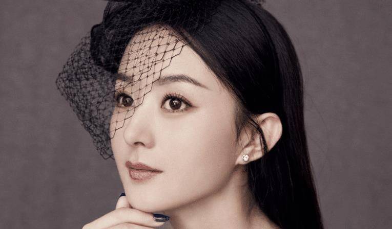 原创有种少女感叫赵丽颖穿小雏菊裤大长腿抢镜十足嘟嘴卖萌我爱了