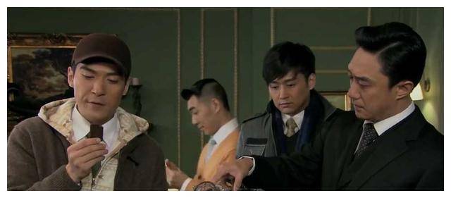 史上最上流的抗日神剧战士们一言不合就走秀名牌首饰应有尽有