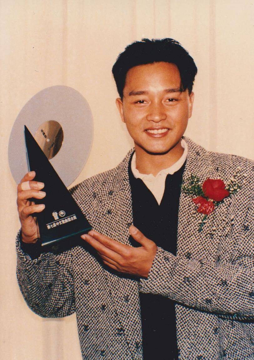 真的看到众星眼中的张国荣才知道那么多人喜欢他是有原因的