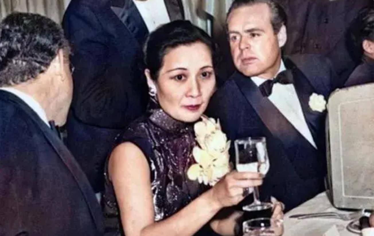 也许是上海城内舆论四起给了宋家压力,也许是为了躲避战争,宋子良最终