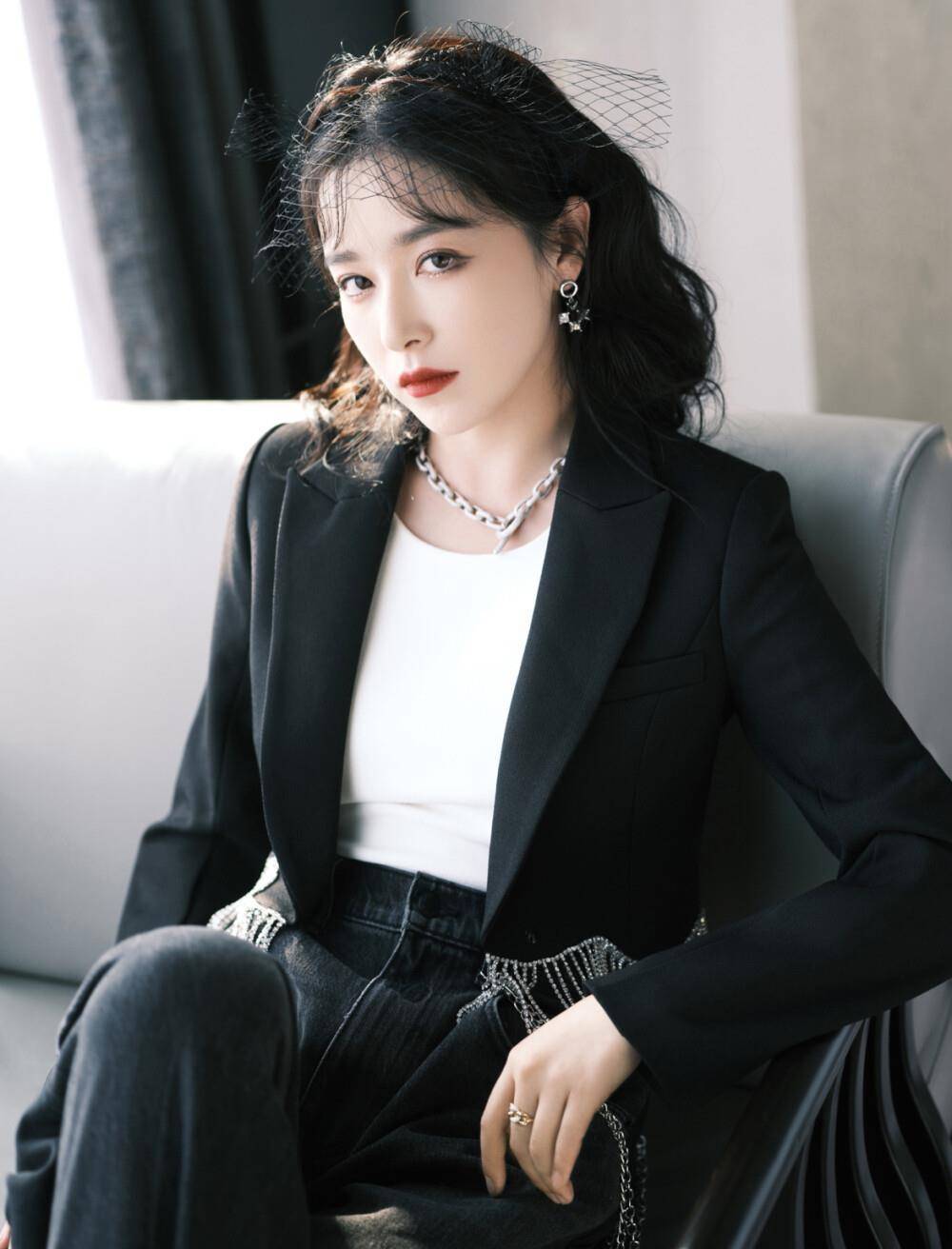 原创这些颜值高身材好穿衣还时髦的女明星为什么就不能爆红呢
