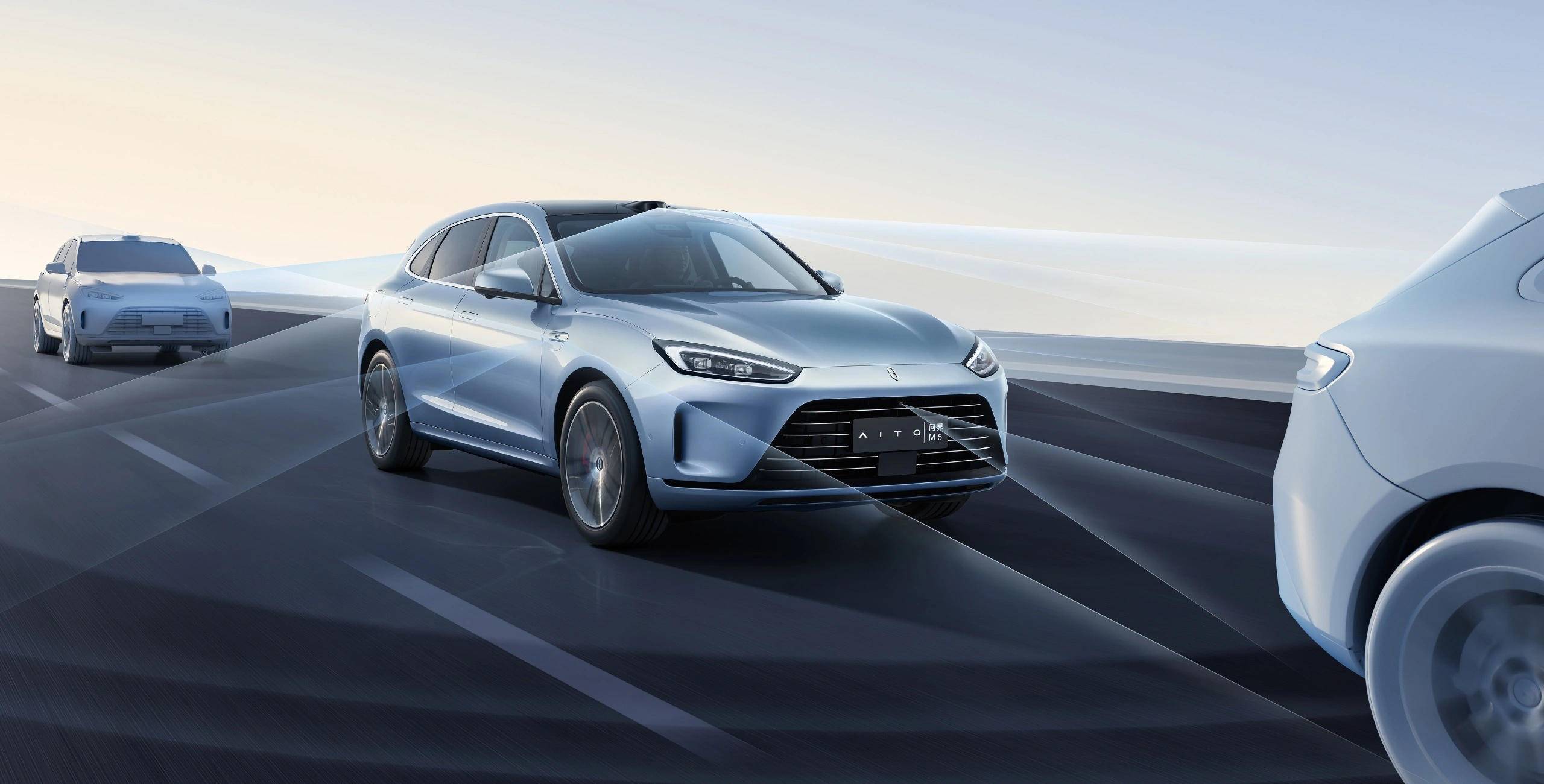 余承东在2024中国电动汽车百人会论坛上表示,"过去在智能泊车,智能