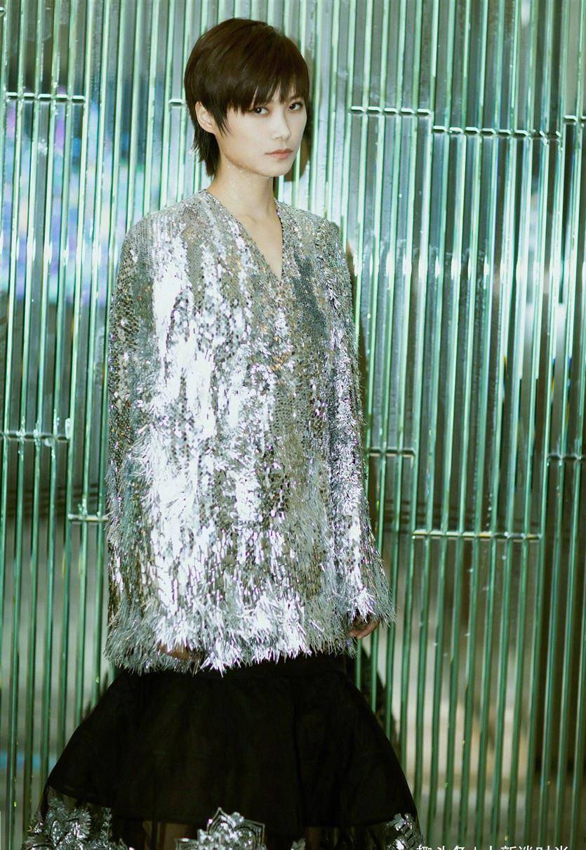 原创李宇春终于穿对一回穿连衣裙美如少女再也不是假小子了