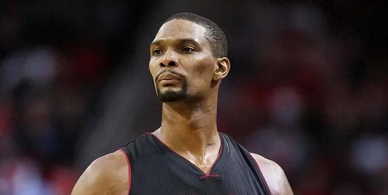 原创龙王波什与娇妻10年生6个孩子不打球还赚了5000多万美金