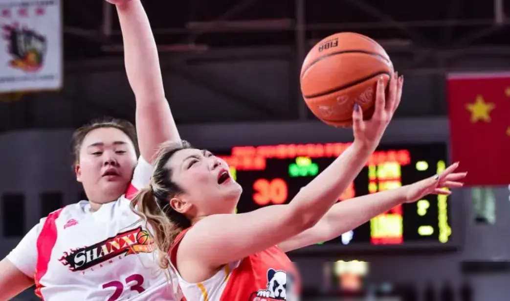 原创世界级第一中锋刘禹彤32投砍49分33板中锋实力震撼全场