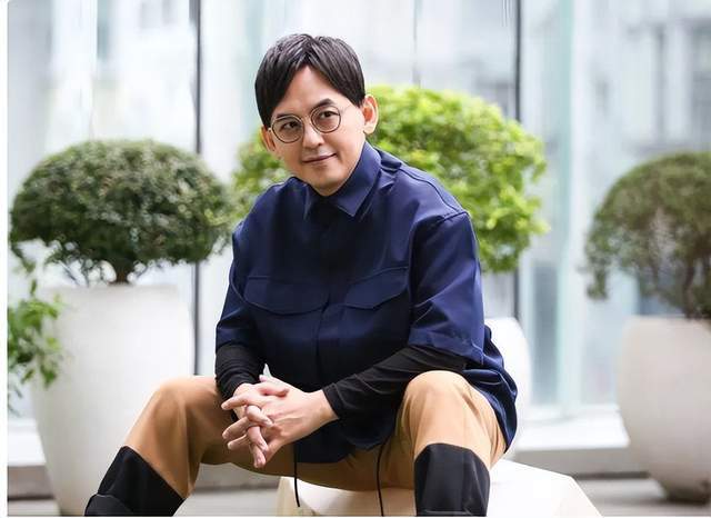 恶心黄子佼偷拍论坛买上百未成年不雅片被曝性侵期间还在买