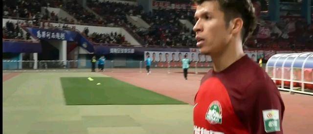 钟义浩伤退,李松益门前救险,中超河南酒祖杜康半场0:0深圳队_阿奇姆彭