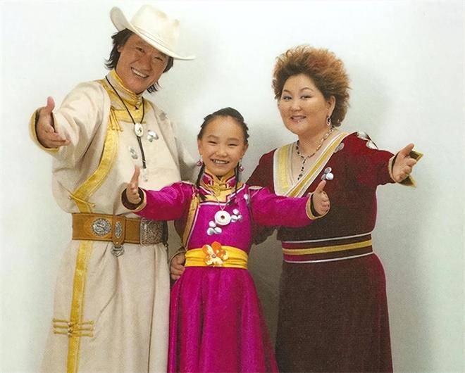 18年后再看"吉祥三宝",父亲去世,"女儿"远嫁,母亲孤身一人_布仁巴雅尔