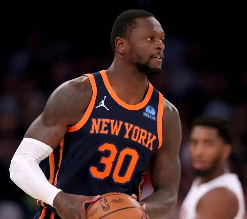 30岁的兰德尔司职大前锋,本赛季年薪为2823万美元,常规赛至今他一共