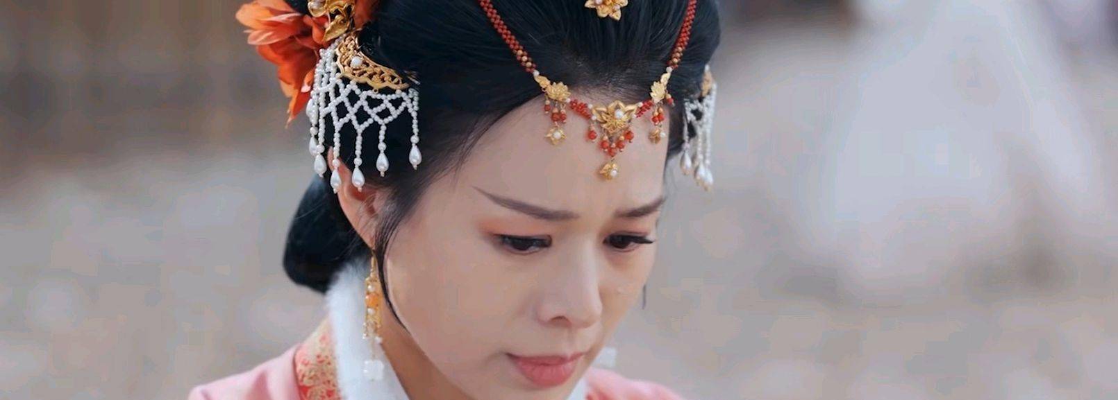 原创呲牙咧嘴,面目狰狞,44岁胡杏儿带来视后"教科书"式演技