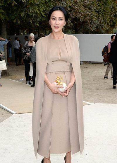 别样的儿童节刘嘉玲抽烟又喝酒