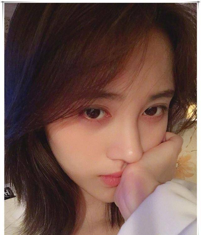 关晓彤排最后,李若彤不光素颜还举铁_阚清子_化妆_美女