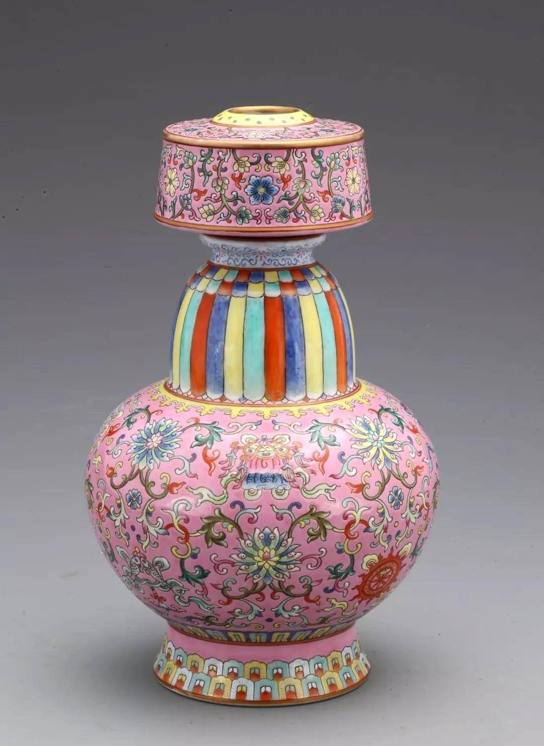 闫峰当时刚刚辞职当古董商,酒席上,闫峰试探地问李海涛能否在承德帮