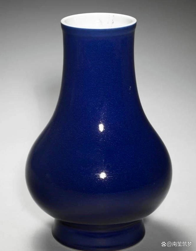 拍卖场上的瓷中上品霁蓝釉明看宣德清看雍正艺术品拍卖