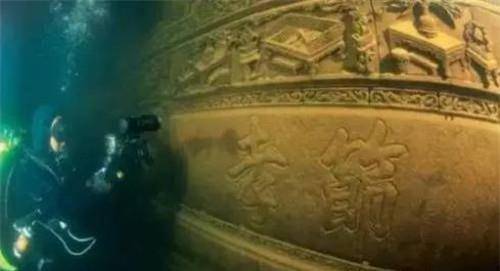 原创水库水位下降漏出大量佛像水下还有古墓专家佛像来历不简单