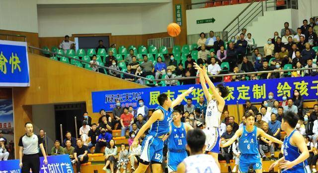 山东男篮险胜新疆队,马延东17分高光登场,彭泓森仅