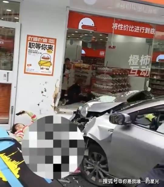 突发!江西南昌母女购物后遭遇横祸,网友质疑:母亲弃女先逃