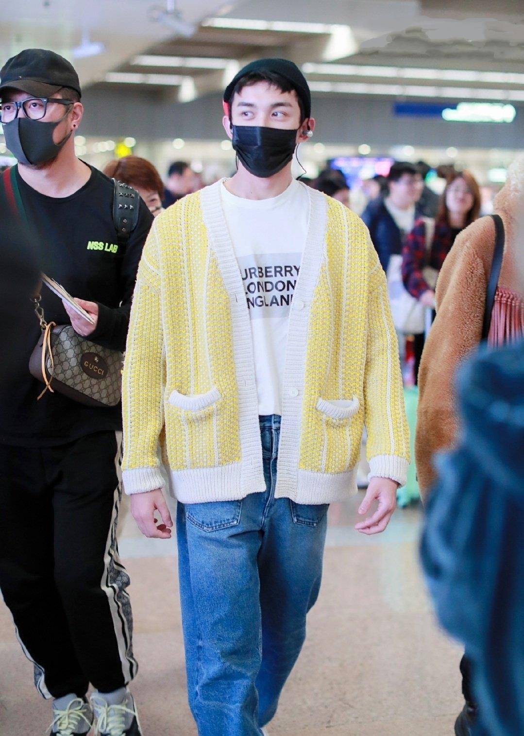 针织开衫该怎样穿鞠婧祎吴昕林允穿出不一样的风格