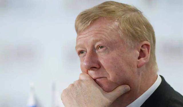 西式精英的叛逃典范丘拜斯:1983学而优,1991优而仕,2022富而逃_普京