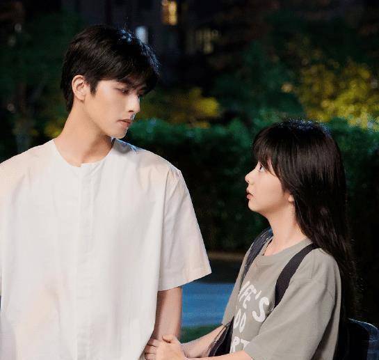 原创原创以家人之名凌霄平时多压抑看他的头像就知道了女粉瞬间心疼