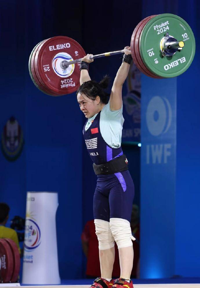 我们举重女将罗诗芳获挺举和总成绩金牌_女子_世界杯_卓越