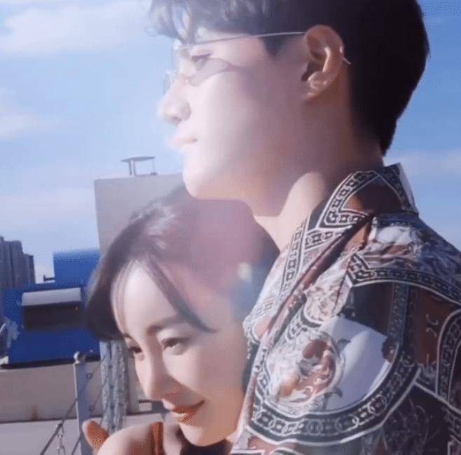 原创原创张檬更博晒情侣装合照配图戒指却成为了亮点令人祝福