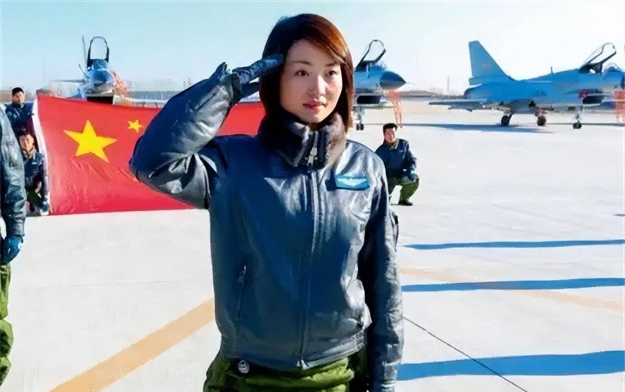 空军英烈余旭同志墓,一年四季鲜花环绕,墓碑前还放着战机模型_飞行员
