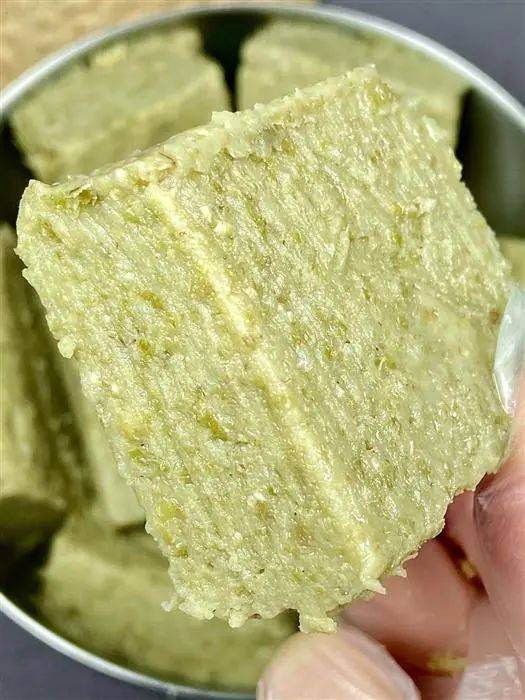 放冰箱冷冻3小时左右即可～21566锅中放入适量牛奶,加吉利丁片