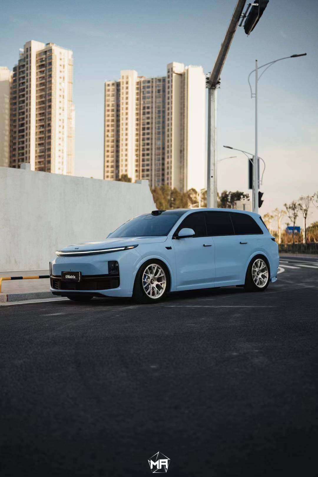 理想l9矩阵改色膜赞德福特蓝,海水般的清爽感拿捏住了!