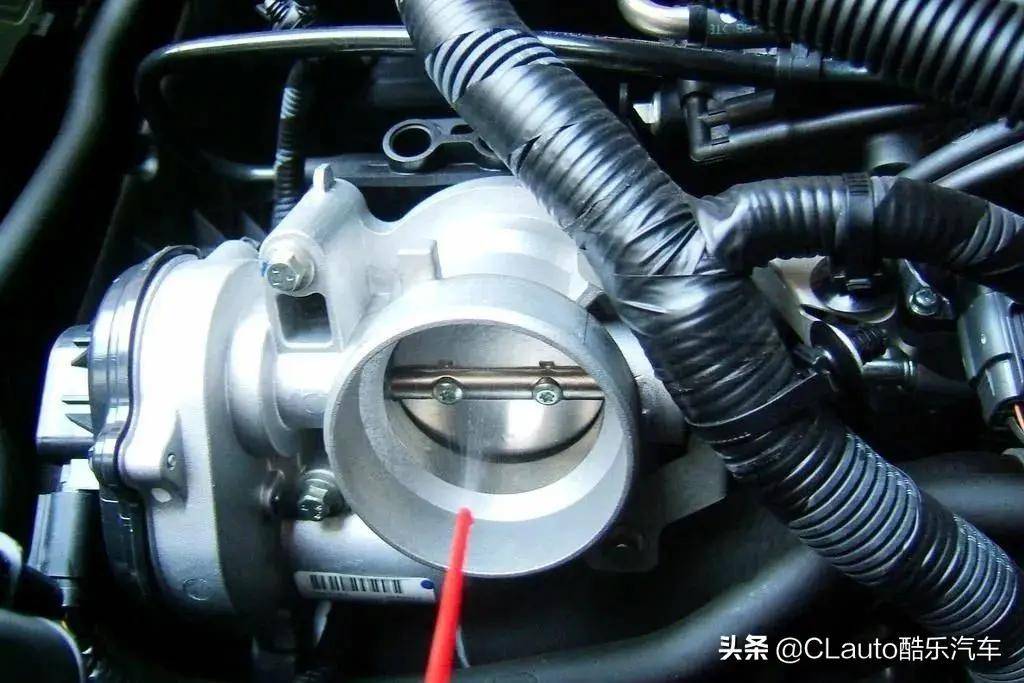 节气门位置传感器再感知到节气门开度的变化,并将这个变化值发至ecu.