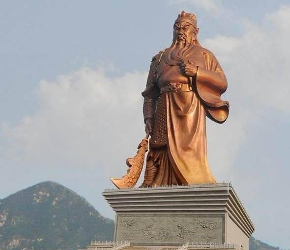 关羽塑像为啥闭眼或微微睁开三大原因让人甘愿膜拜