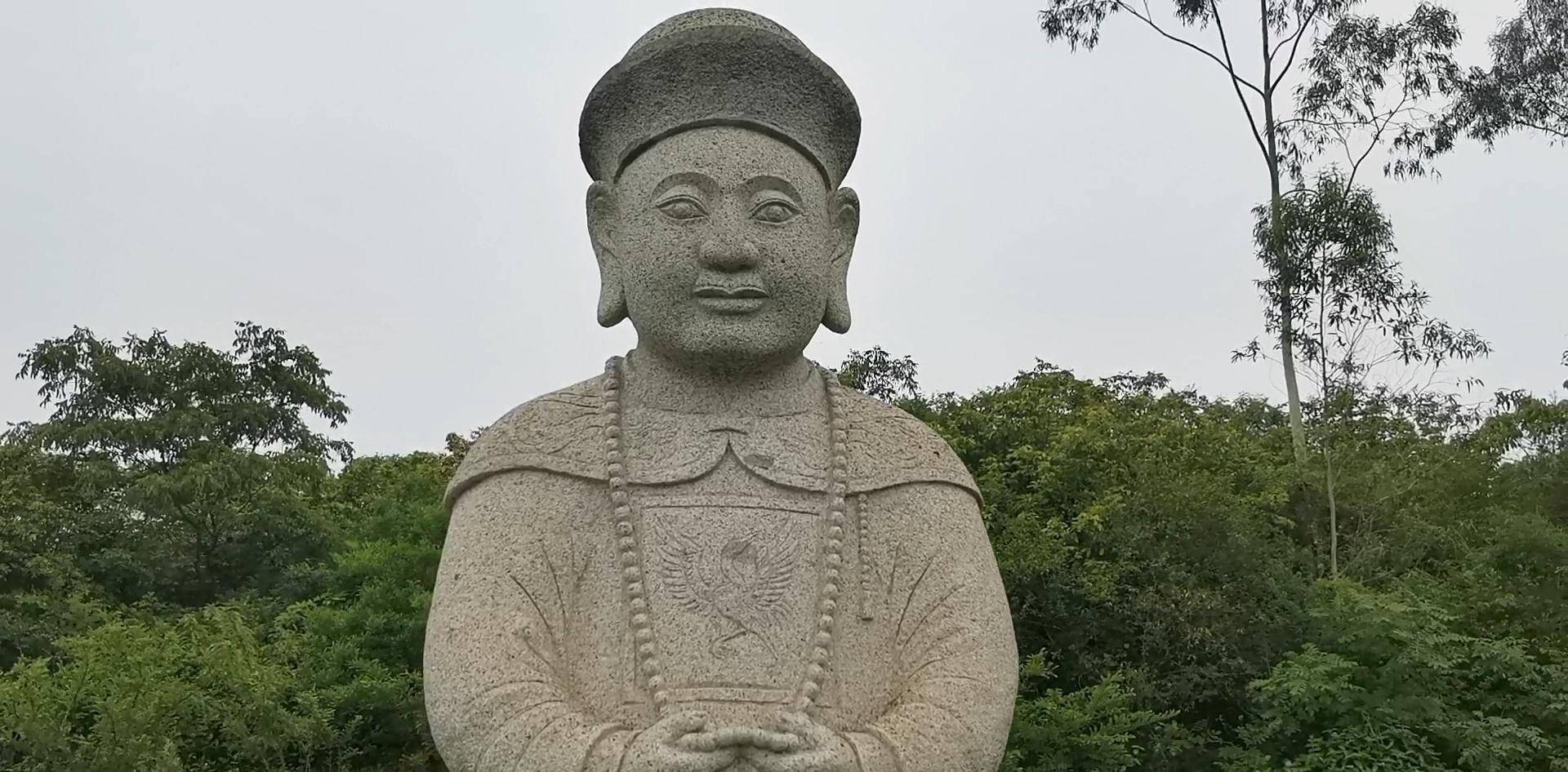 最后一个平台来到了施琅与夫人的合葬墓.