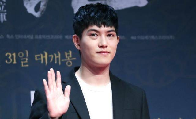 cnblue成员李宗泫的近况被公开.