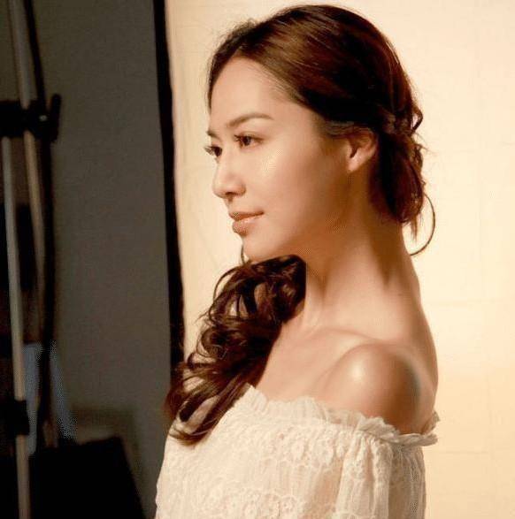 白歆惠因为李宗瑞受牵连, 近照被晒出颜值依然在线, 散发时尚气息