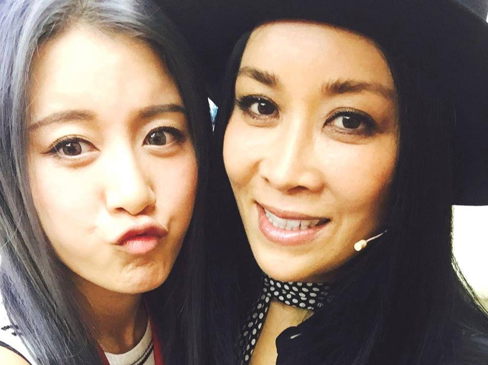 李嘉格人气虽然不高,但曾是《中国好声音》那英组四朵金花之一的