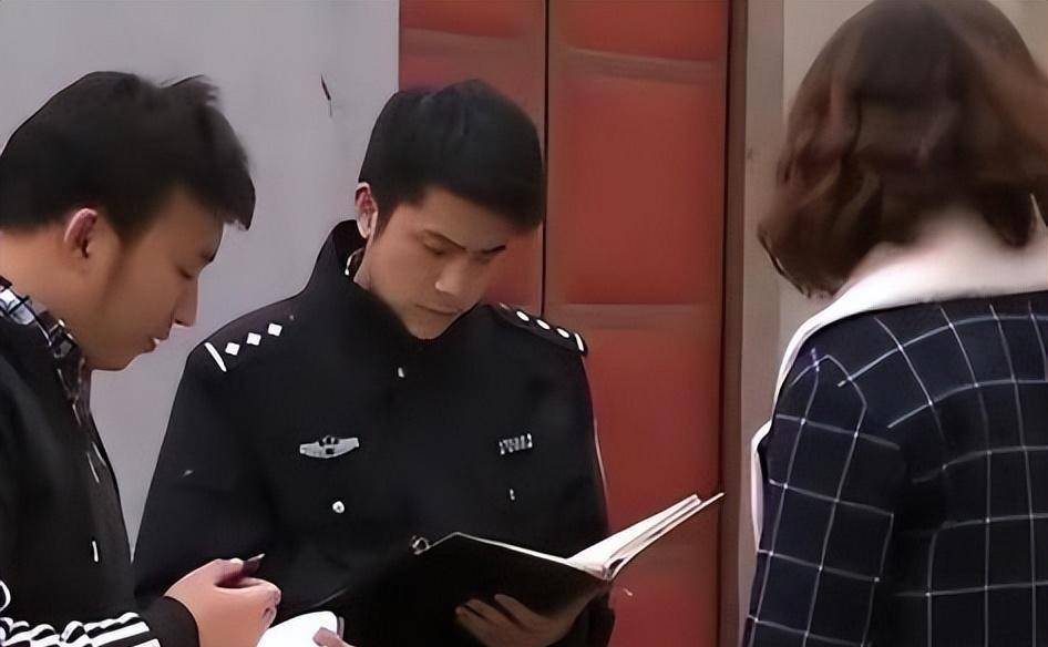 原创2015年天津一家四口包馄饨吃完3人殒命警察差点中招