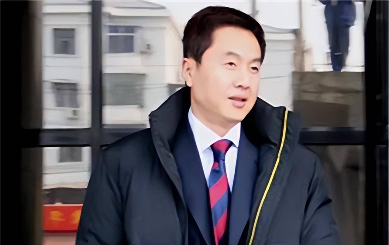 女乒教练施之皓,开除世界冠军郭跃引争议,娶小22岁弟子重回上海_乒乓