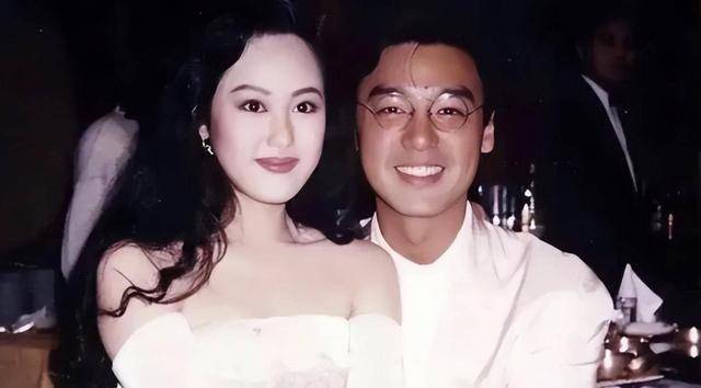 原创回顾美女演员章小蕙买垮2任亿万富豪丈夫如今在抖音直播卖货