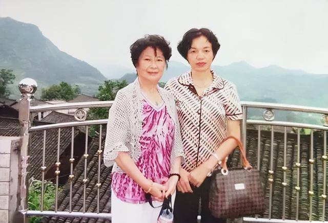 一代国乒名将:8岁学球,60岁一线退休,终身未结婚生子_容国团_中国