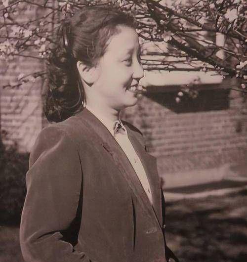 钱学森病中感叹:欠妹妹的钱还没着落,妻子回答:我早已经还完了_蒋英