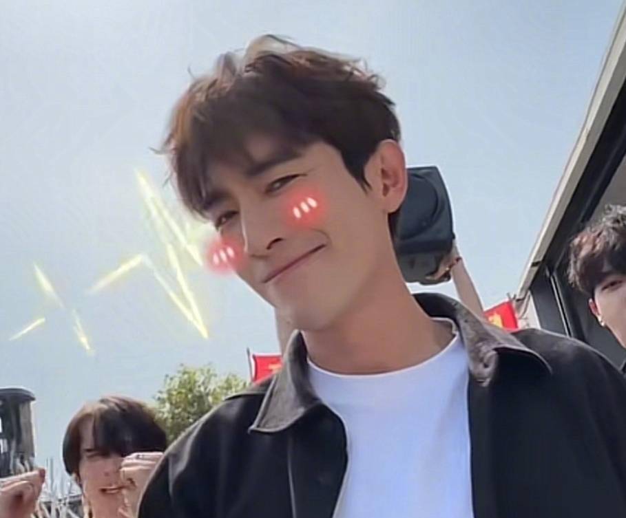 林更新把赵丽颖说的话拉成横幅,简直是笑死人了!