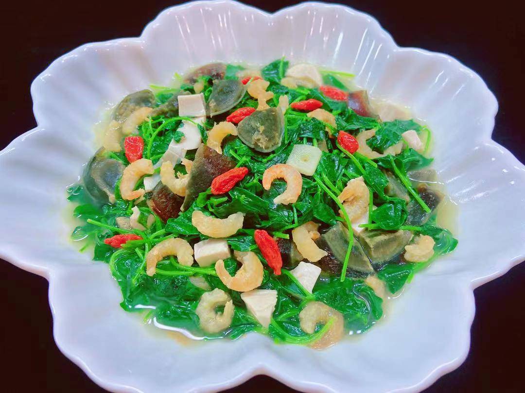 【上汤金花菜】而说起金花菜的吃法,很多人也能一口气说出几种经典的