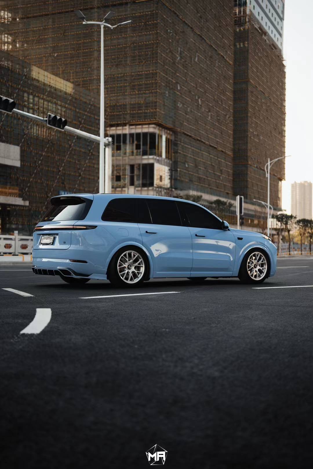 理想l9矩阵改色膜赞德福特蓝,海水般的清爽感拿捏住了!