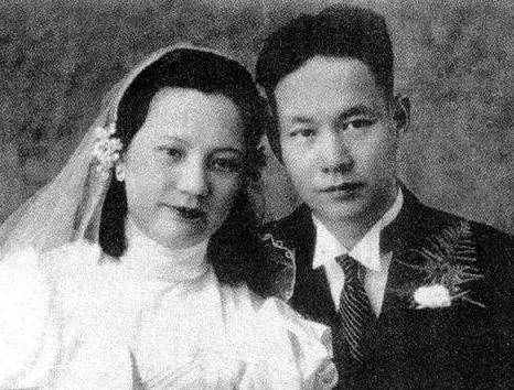 年轻美貌的富家千金与戏剧大师私奔,可是戏剧大师早有妻子儿女_周信芳