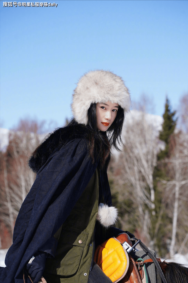 郭晓婷雪地骑马英姿飒爽,私下里喜欢绿色系穿搭,衬托得肤白貌美_敏敏_