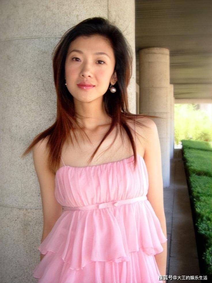 原创高冷美女嫁平平无奇老公39岁生子裴佩老师婚后怎样了