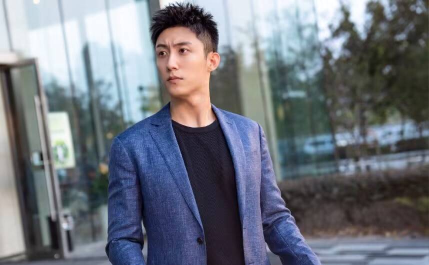 《火场追凶》这部作品主要讲述的是火调员俞瞳和刑警队长林耀强强联手