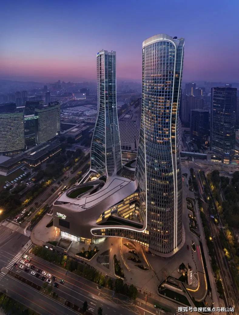 在新加坡,凯德集团曾打造丽敦豪邸,万宝轩等国际知名豪宅,以及凯源