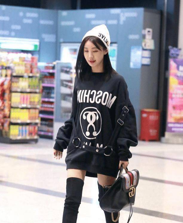 如今,通过参加《浪姐2》这个节目,李菲儿再次