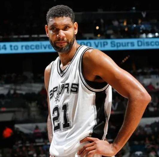 原创邓肯为何被质疑为史上第一大前锋探讨背后缘由